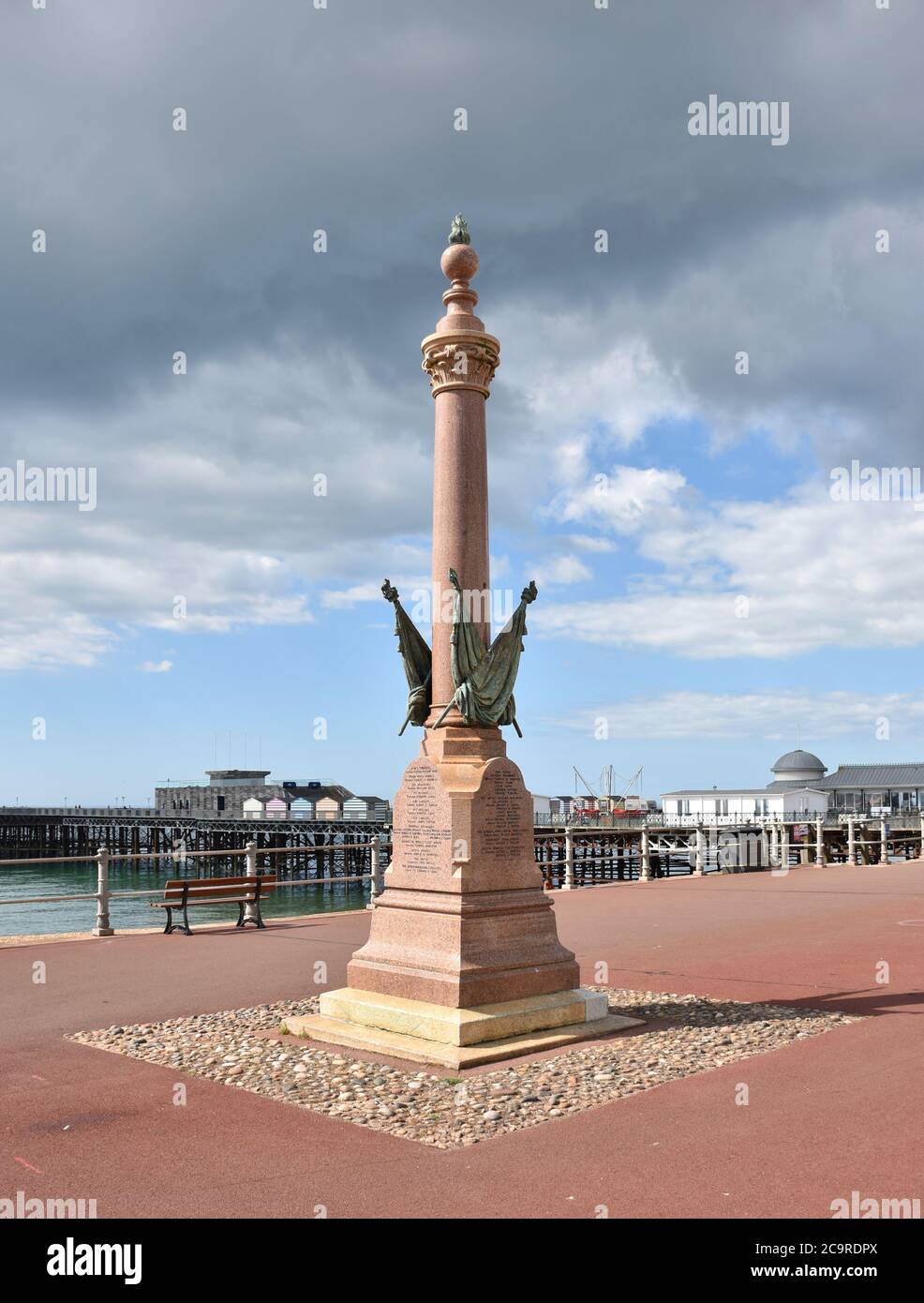 Una vista del Boer War Memorial, per i militari locali uccisi nella guerra del 1899-1902, a Hastings, Sussex, Inghilterra, Regno Unito. Foto Stock