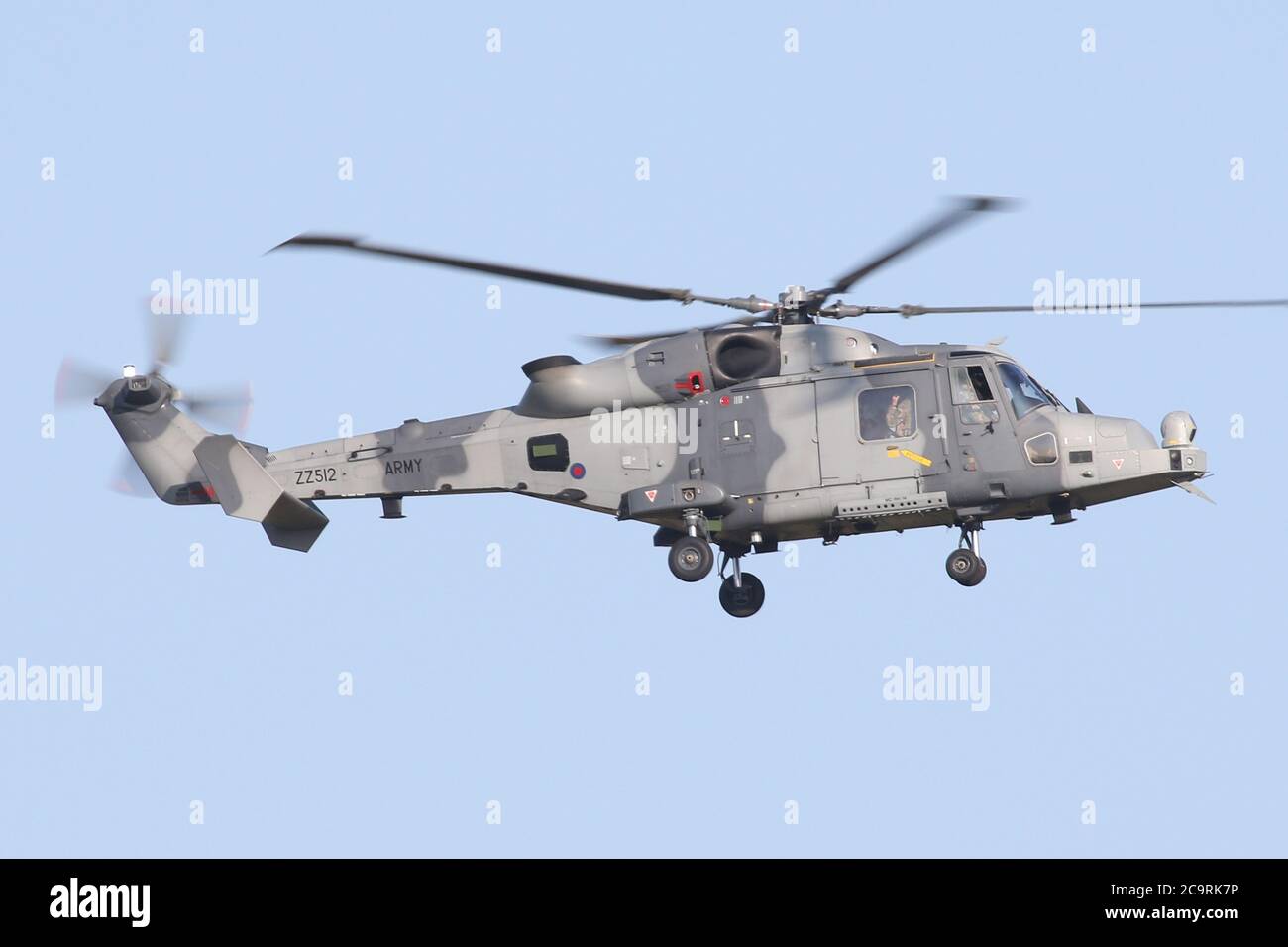 Agusta-Westland Wildcat AH1 che sale da Wattisham dopo una sosta di rifornimento. Mostra l'esercito Air Corps ma essere gestito dai Marines. Foto Stock