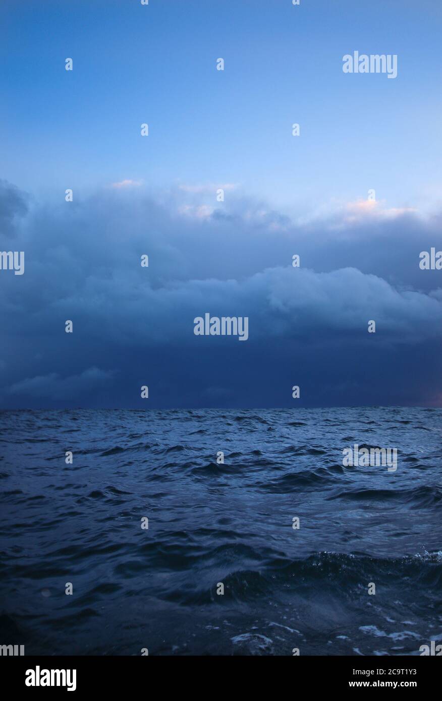 Scenario oceanico intorno ad Andenes, isola di Andoya, Vesteralen, Norvegia, Scandinavia, Europaone Foto Stock