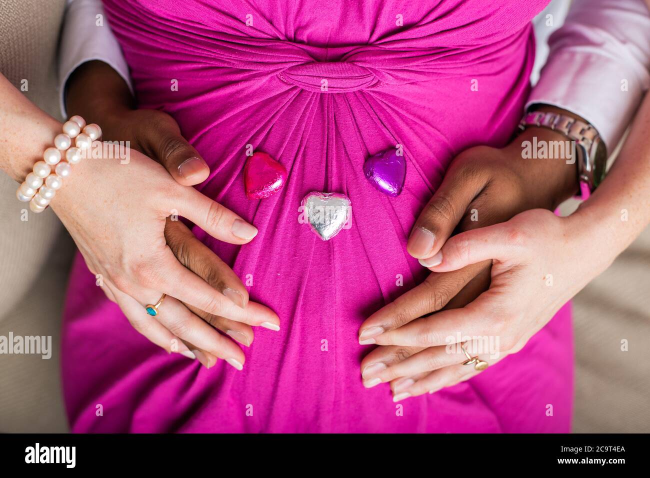 il ventre del bambino incinta ha urlato la madre madre madre madre mamma che ottiene Foto Stock