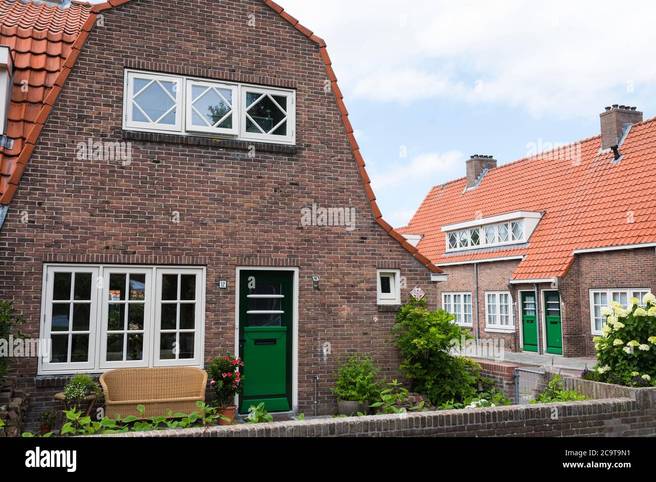 Alloggi sociali per classe operaia sviluppati dall'architetto Willem Marinus Dudok all'inizio del XX secolo a Hilversum, Paesi Bassi Foto Stock