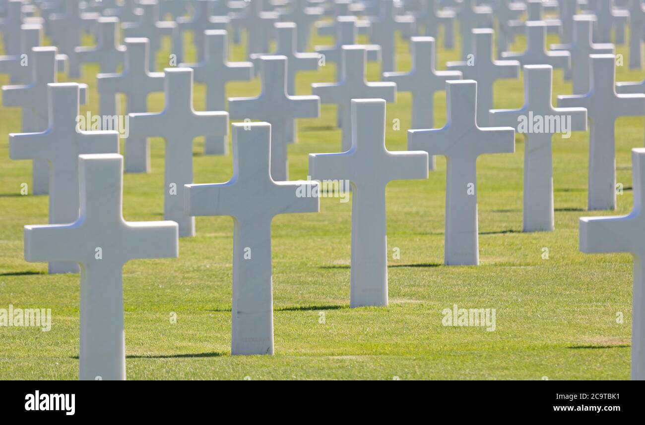 File di tombe nel cimitero americano di Lussemburgo Foto Stock