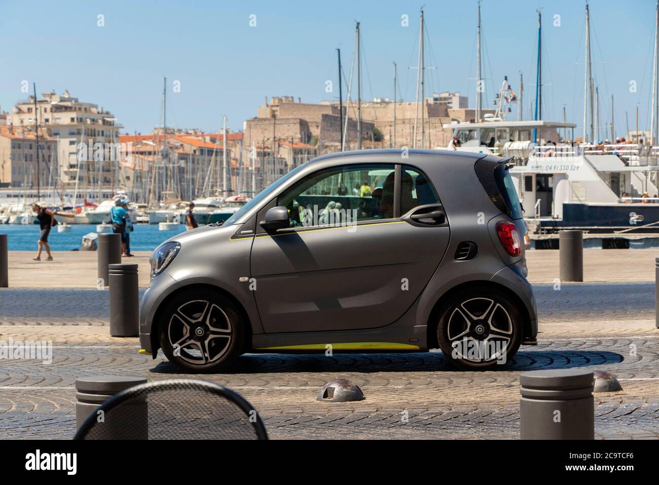Smart Car ForTwo al porto di vieille a Marsiglia, nel sud della Francia  Foto stock - Alamy