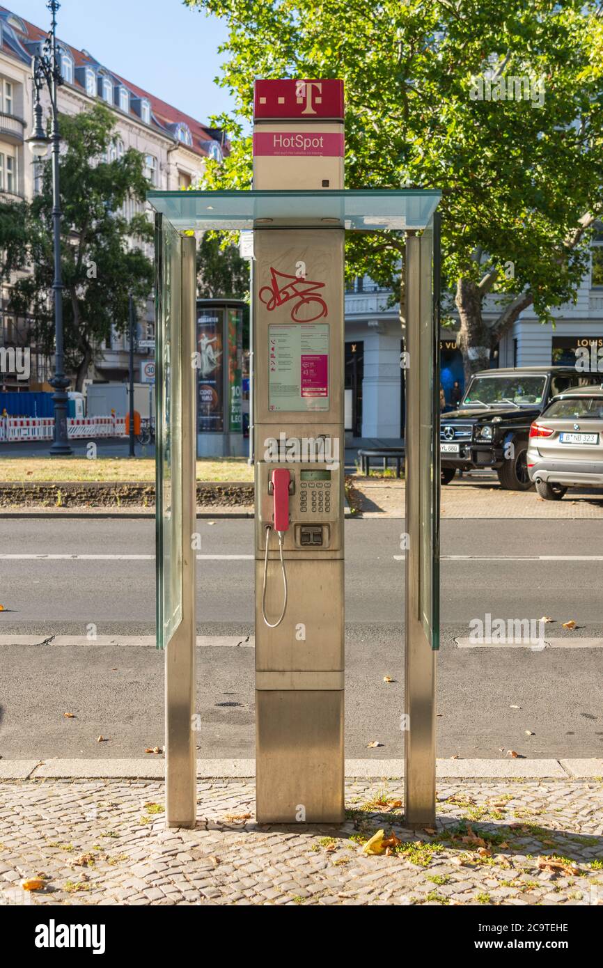Telefono pubblico a pagamento della Deutsche Telekom di Berlino Foto Stock