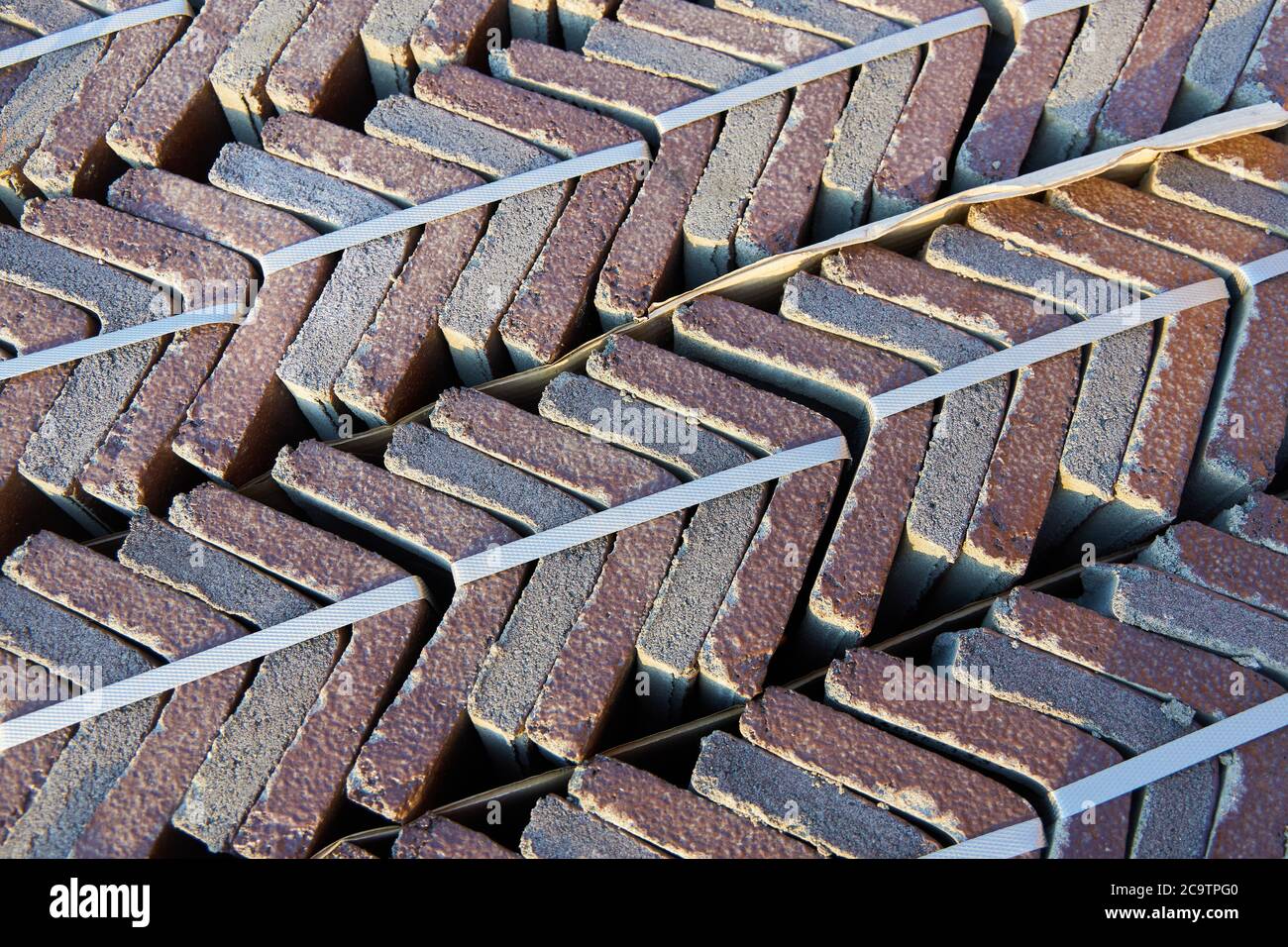 Elemento angolare in calcestruzzo utilizzato nella costruzione di una casa. Foto Stock