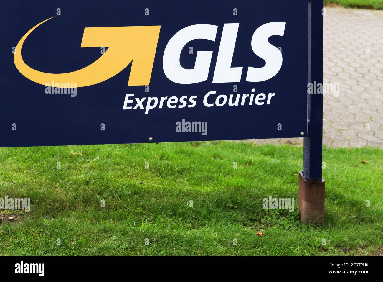 Hinnerup, Danimarca - 28 ottobre 2017: Logo GLS su un cartello. General Logistics Systems è un'azienda di logistica britannica olandese Foto Stock