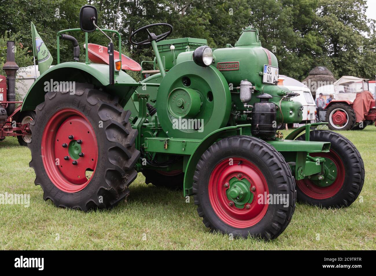 Green AllgaierTractor in una mostra di auto classiche Foto Stock