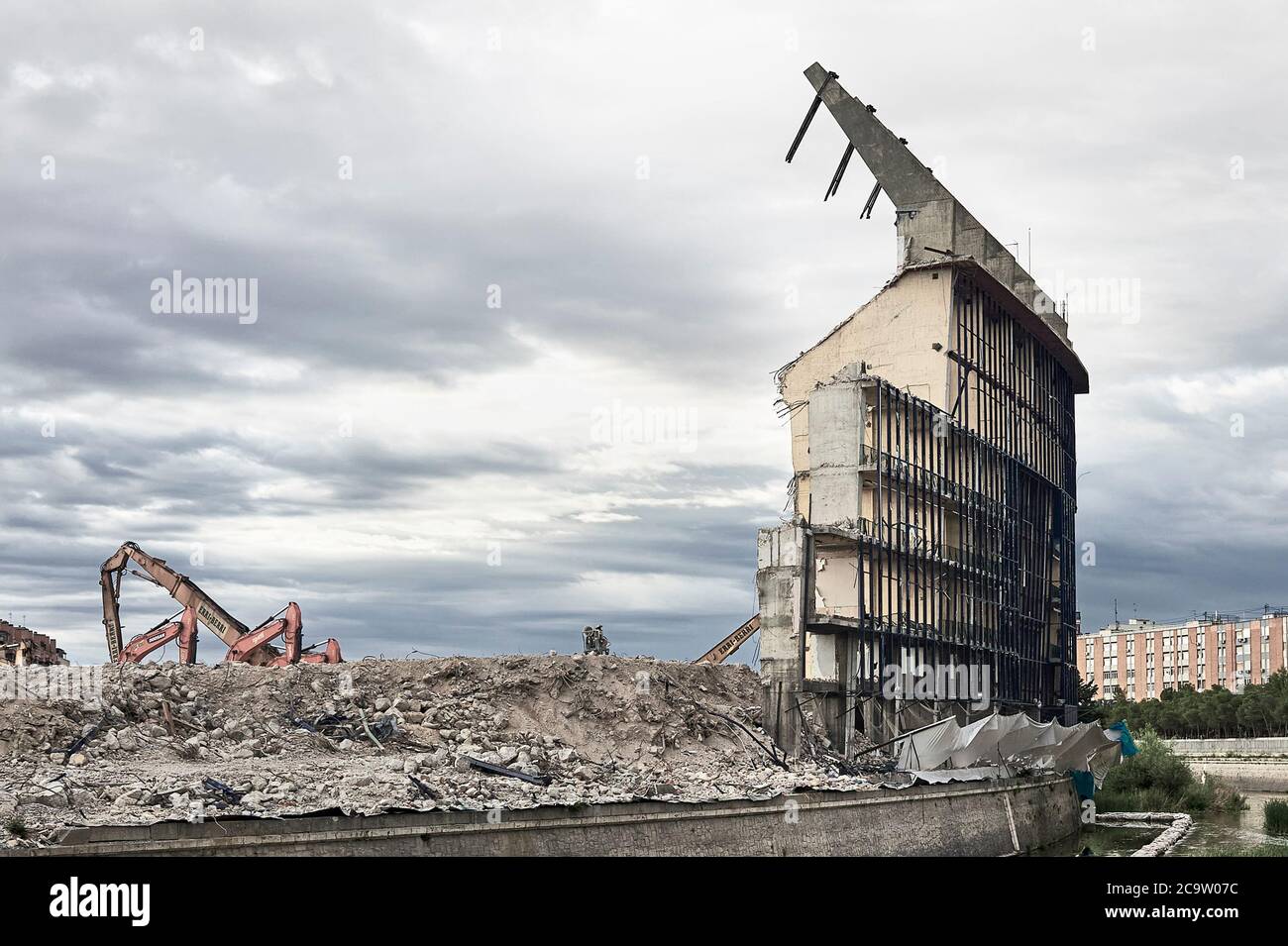 Madrid, Spagna - 8 giugno 2020: Demolizione dello stadio Vicente Calderón  vicino al fiume Manzanares Foto stock - Alamy