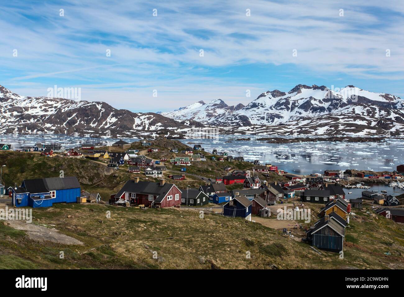 Tasiilaq è una città della Groenlandia sudorientale, situata nel comune di Sermersooq. È circondato da eccezionali opportunità di escursioni. Foto Stock