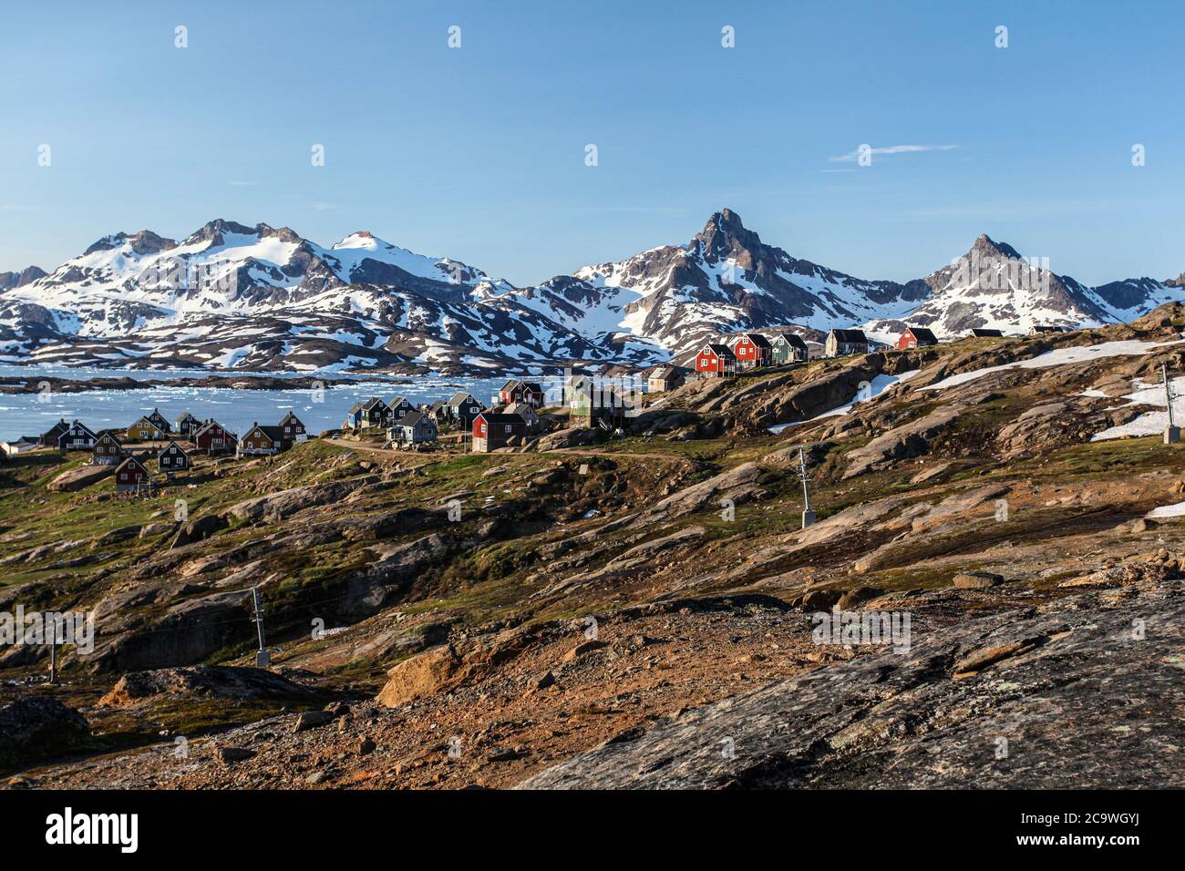 Tasiilaq è una città della Groenlandia sudorientale, situata nel comune di Sermersooq. È circondato da eccezionali opportunità di escursioni. Foto Stock