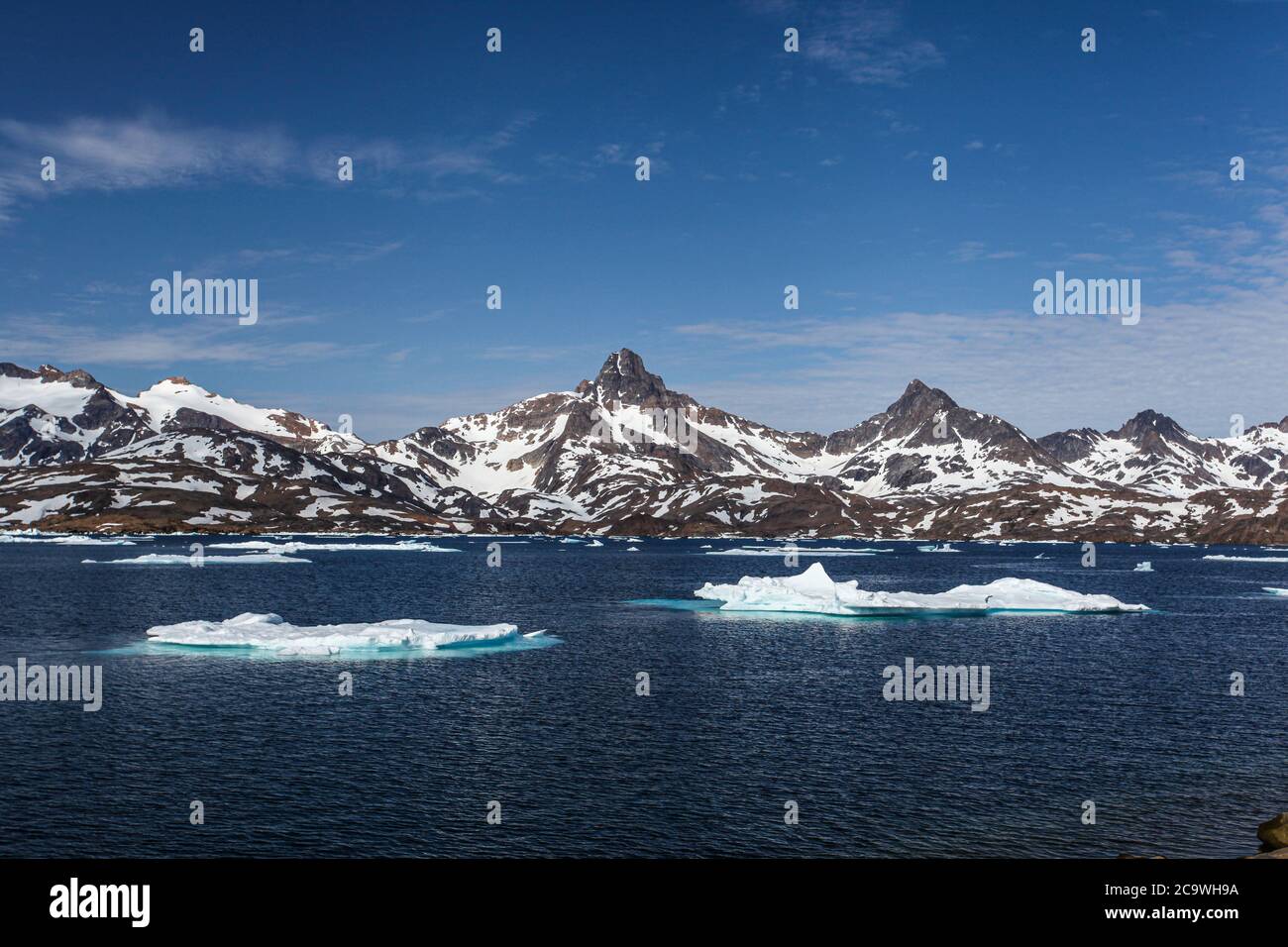 Tasiilaq, precedentemente Ammassalik e Angmagssalik, è una città della Groenlandia sudorientale, situata nel comune di Sermersooq Foto Stock