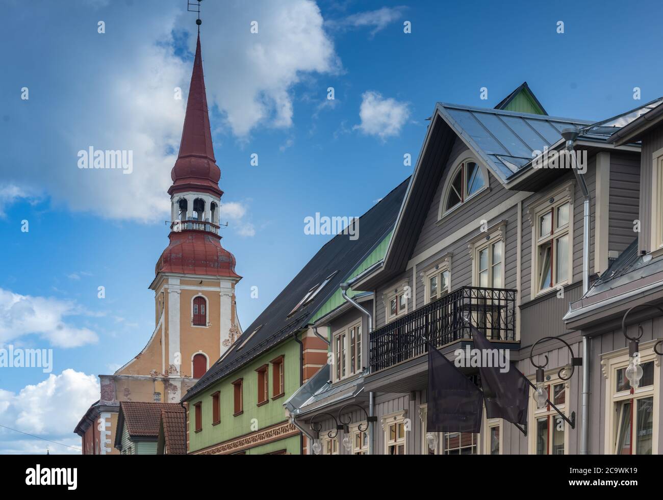 La città vecchia di Parnu, la quarta città più grande dell'Estonia e un popolare centro di villeggiatura con un'affascinante città vecchia e grandi spiagge sul Mar Baltico. Foto Stock