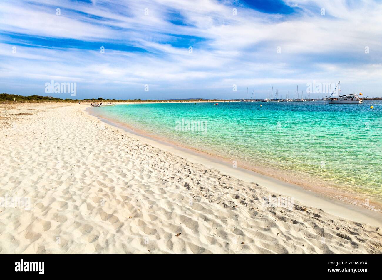 Sabbia bianca sulla spiaggia di Platja de S'Alga a S'Espalmador, Spagna Foto Stock