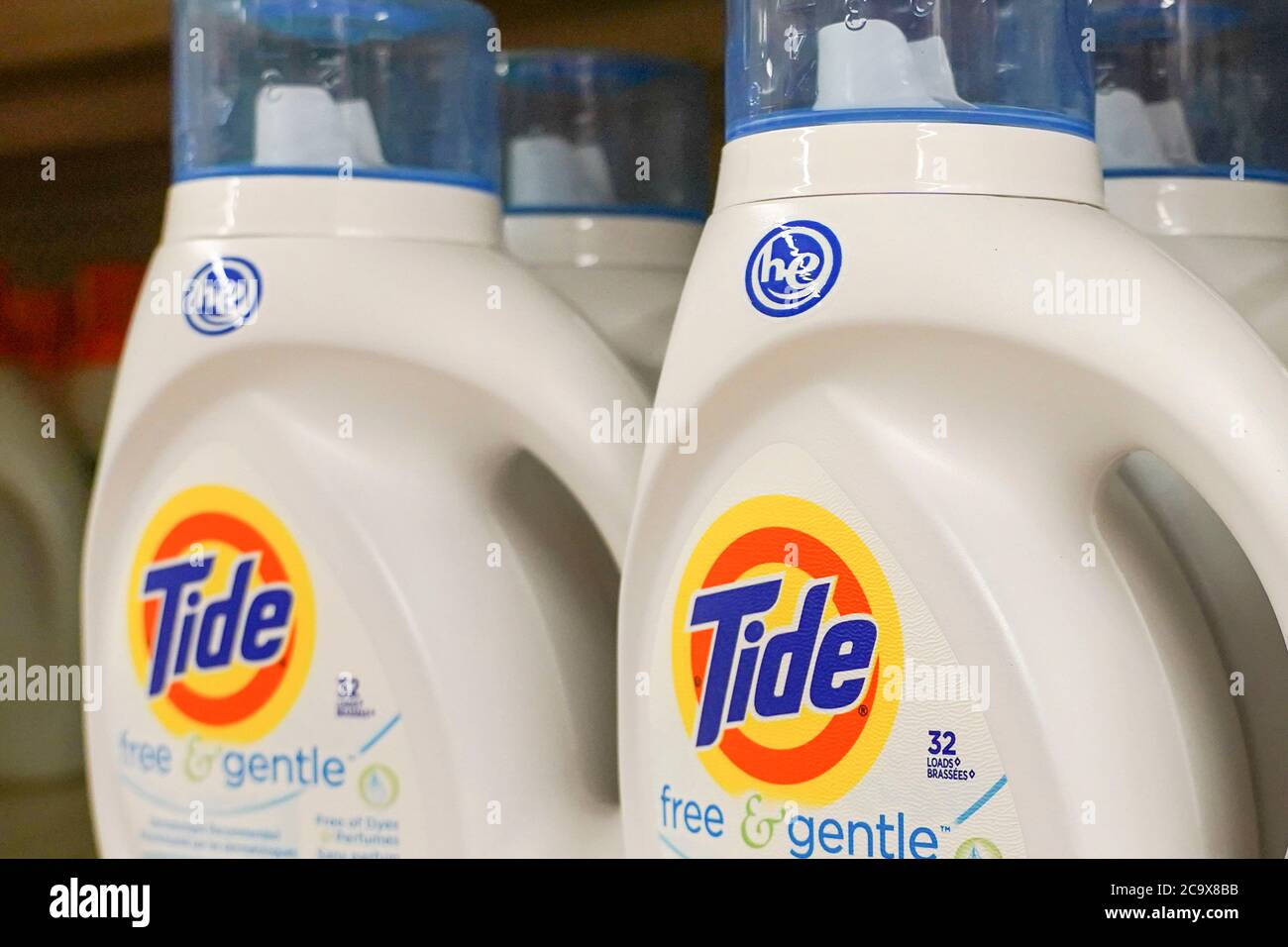 NEW YORK, NY – 2 AGOSTO: Vista del detergente per bucato Tide in Stop & Shop Supermarket a Queens il 2 agosto 2020 a Queens Borough di New York City. Foto Stock