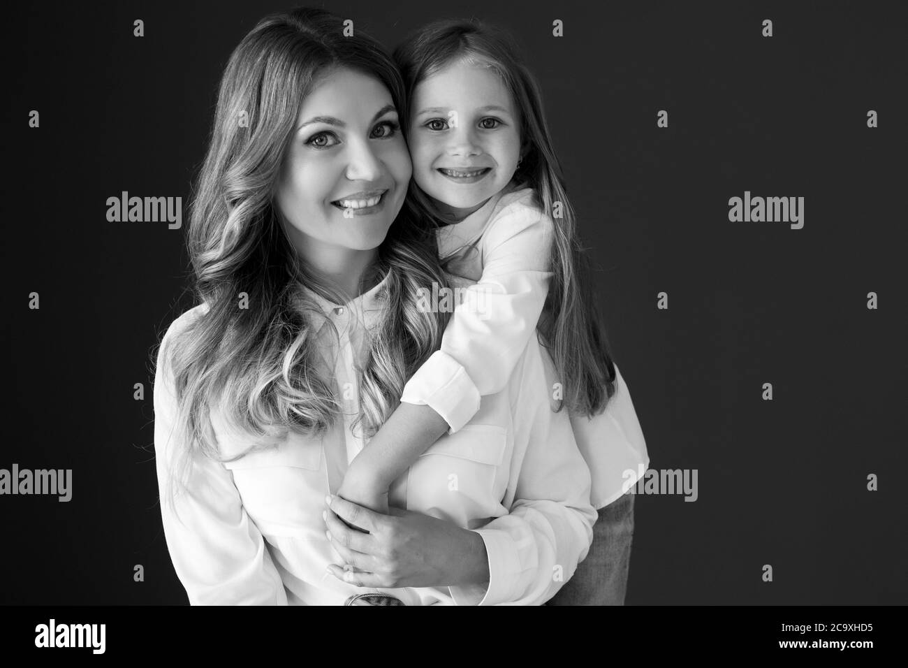 Madre bambino bianco nero. Donna con foto in bianco e nero. Foto Stock