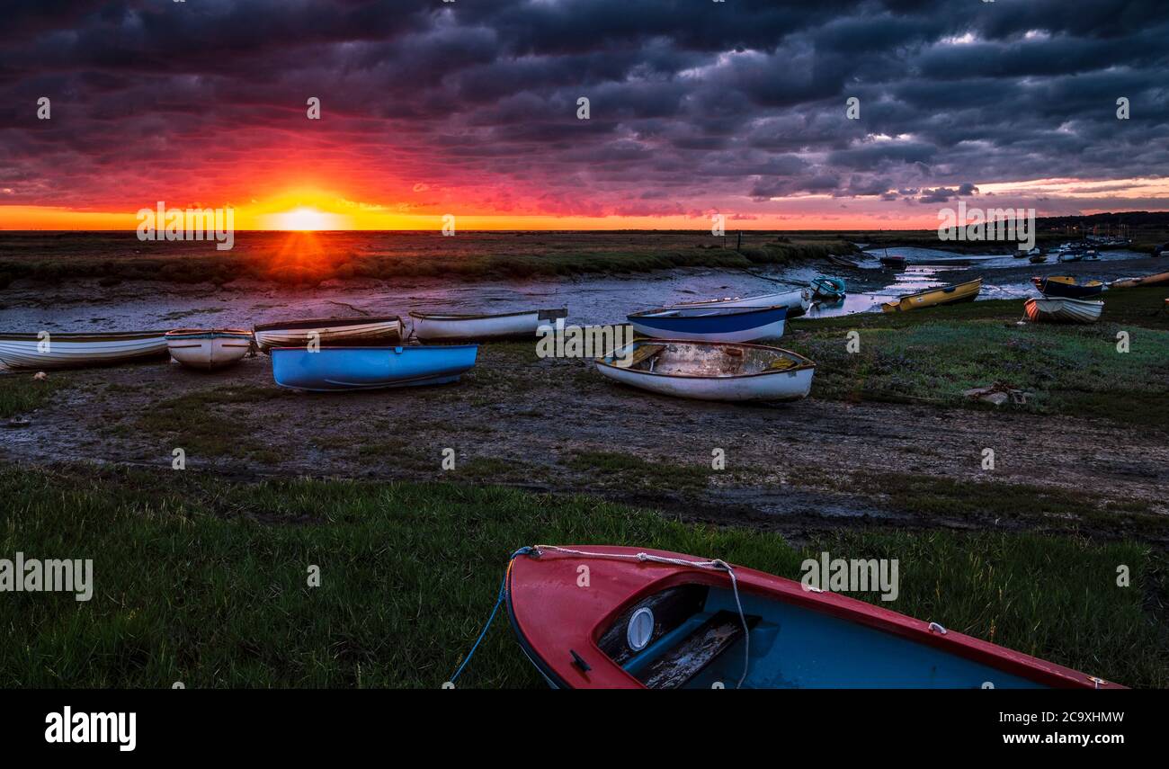 Alba sulla costa nord del Norfolk. Foto Stock