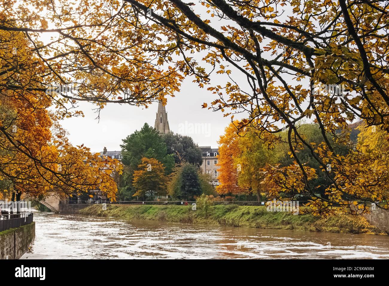 Bagno paesaggio urbano il giorno d'autunno Foto Stock