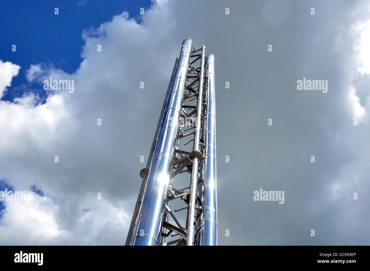 tubo in acciaio inox per fumi dalla caldaia Foto Stock