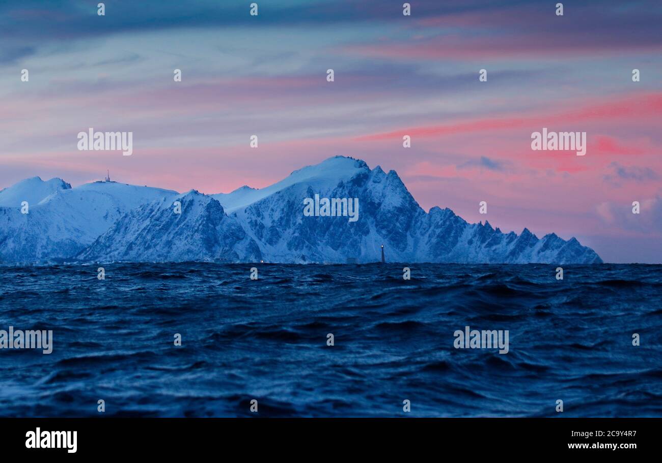 Scenario oceanico intorno ad Andenes, isola di Andoya, Vesteralen, Norvegia, Scandinavia, Europa Foto Stock