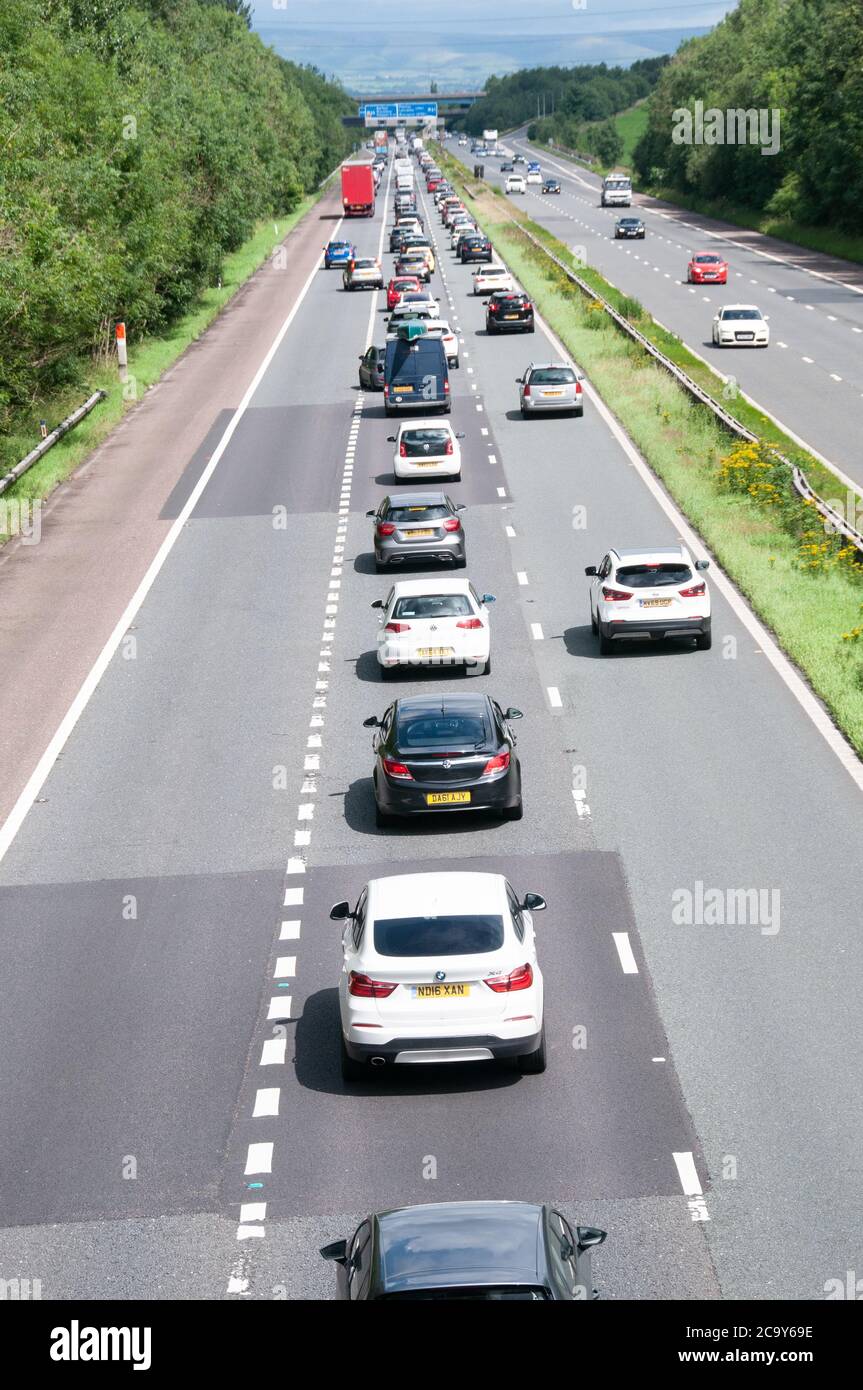 L'effetto Covid - dopo la fine di Lockdown - il traffico Holdup sulla M61 in direzione nord verso il Lake District & Blackpool Foto Stock