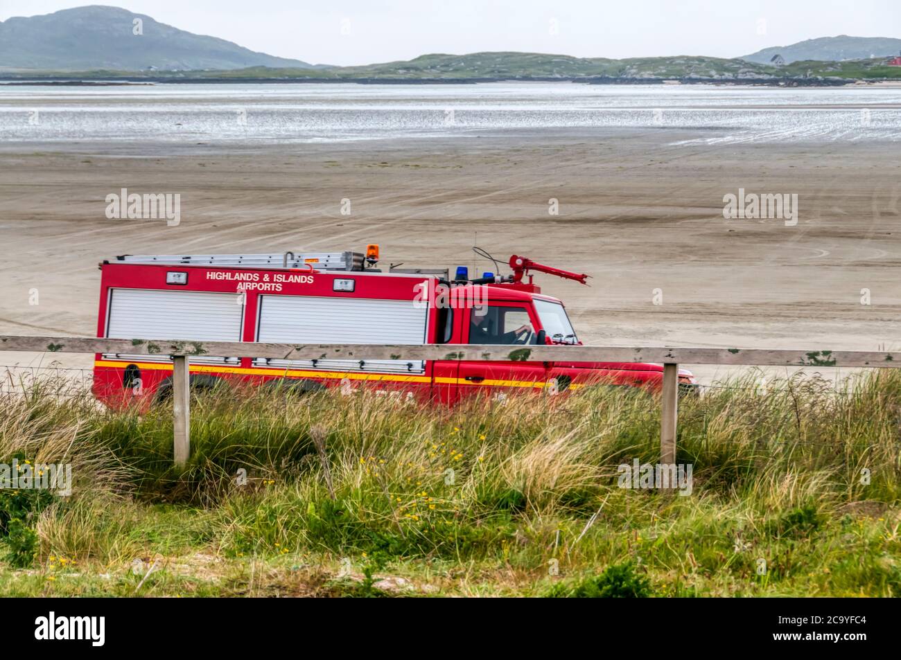 Aeroporti delle Highlands e delle Isole Carmichael Land Rover apparecchiatura per la conversione antincendio all'aeroporto di barra. Foto Stock