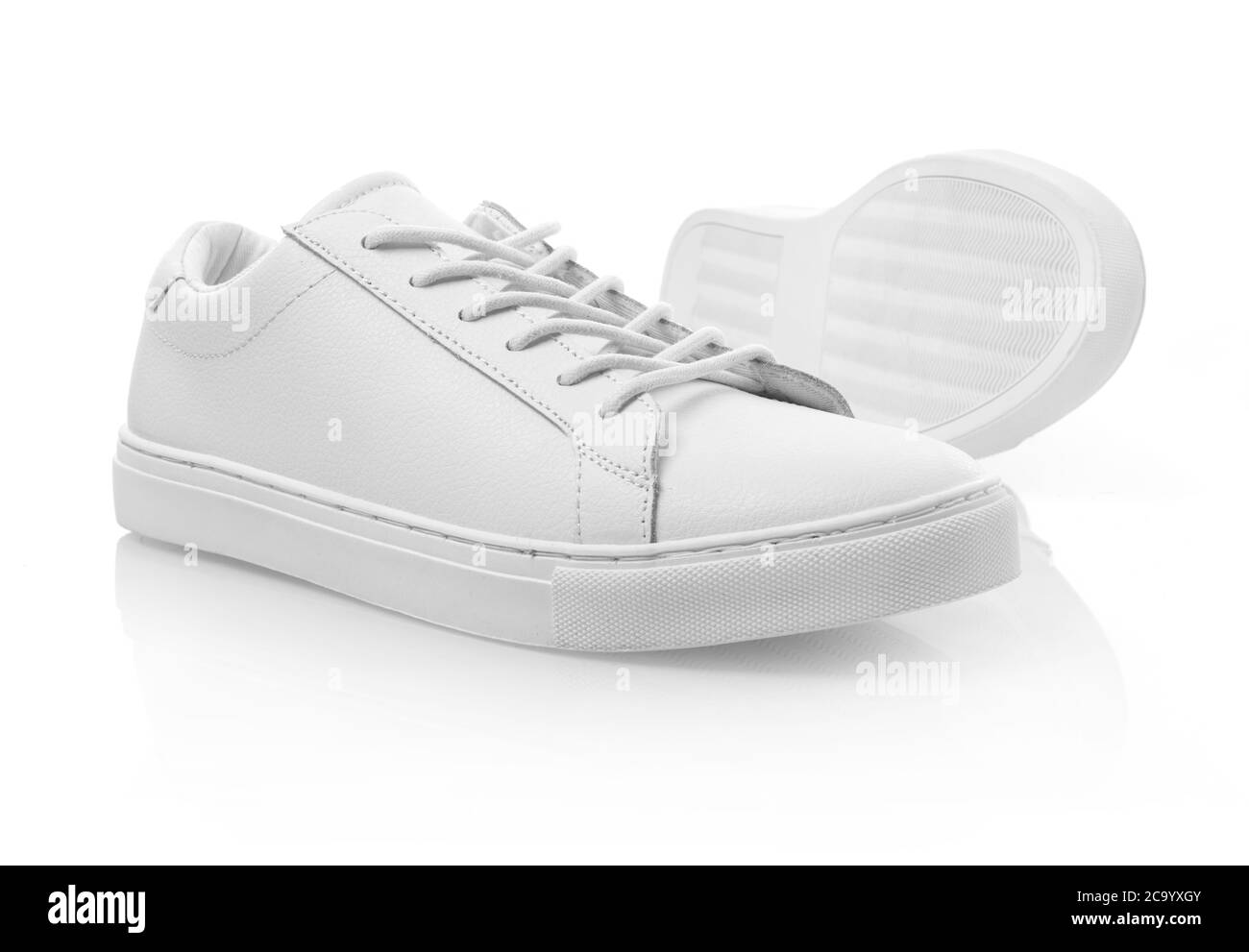 Scarpe bianche isolate su bianco Foto Stock
