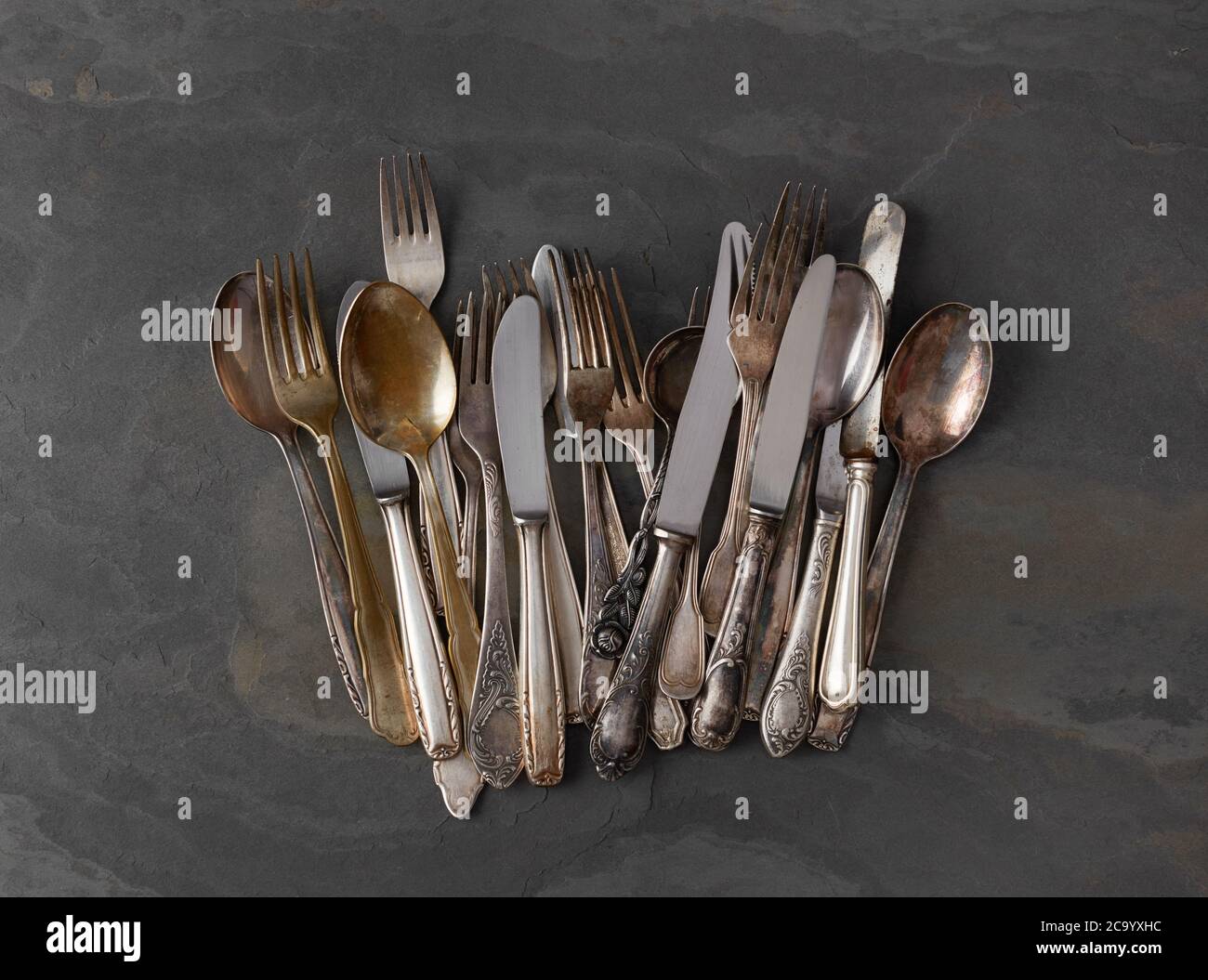 Coltelli, cucchiai e forcelle del tavolo Foto Stock