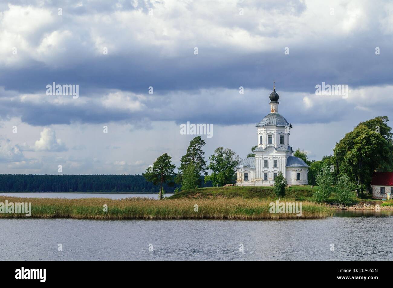 Regione Tver, Russia. Chiesa di Esaltazione della Croce al lago di Seliger in Russia Foto Stock