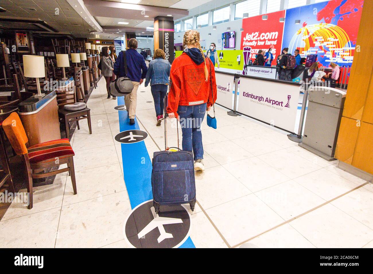 Scene generali dall'aeroporto di Edimburgo oggi, come il primo ministro ha annunciato che coloro che viaggiano dalla Spagna devono quarintina per 14 giorni all'arrivo in Scozia. Credito: Euan Cherry Foto Stock