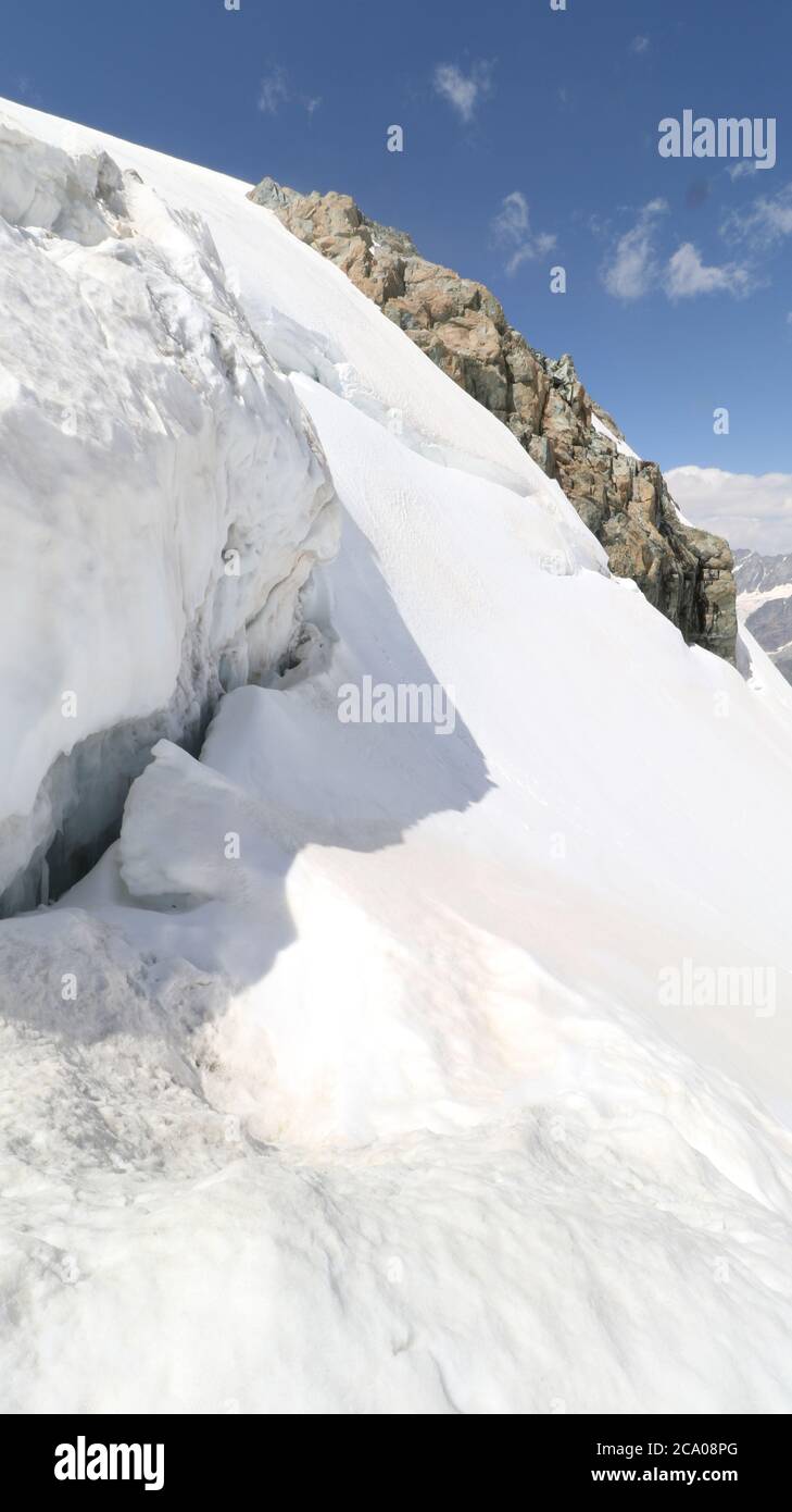 Bollettino neve del Cervino del Ghiacciaio di Zermatt Agosto 2020 cambiamento climatico di montagna Riscaldamento globale Alpi europee Sci estivo campo di sci Arrampicata Alpina Escursioni Foto Stock