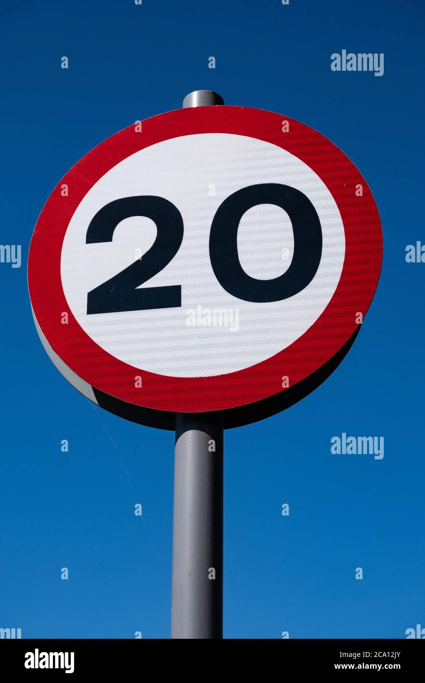 Segnale del limite di velocità di 20 miglia/h in Maghull Maggio 2020 Foto Stock