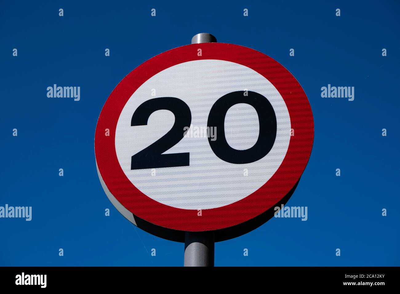 Segnale del limite di velocità di 20 miglia/h in Maghull Maggio 2020 Foto Stock