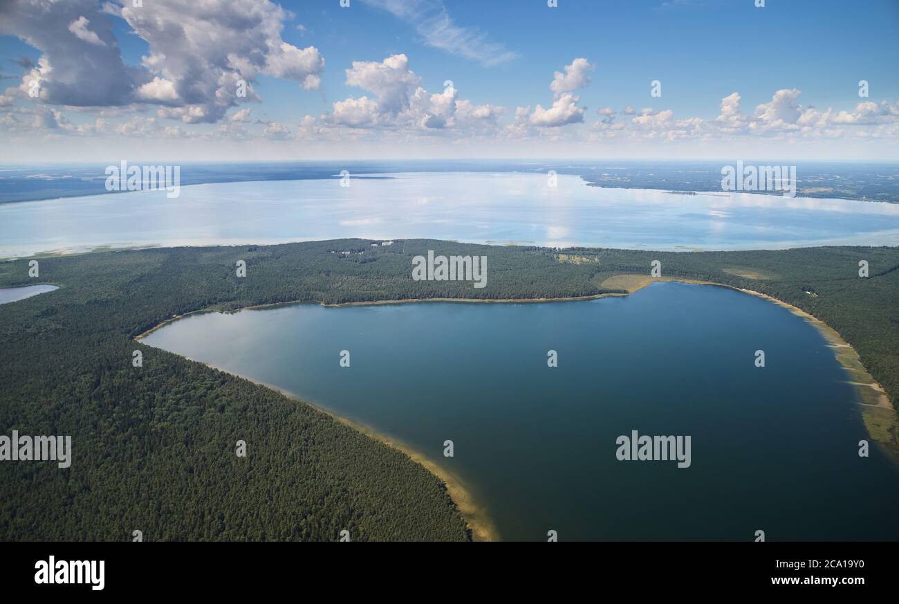Scena naturale sfondo aereo drone vista in giornata di sole Foto Stock