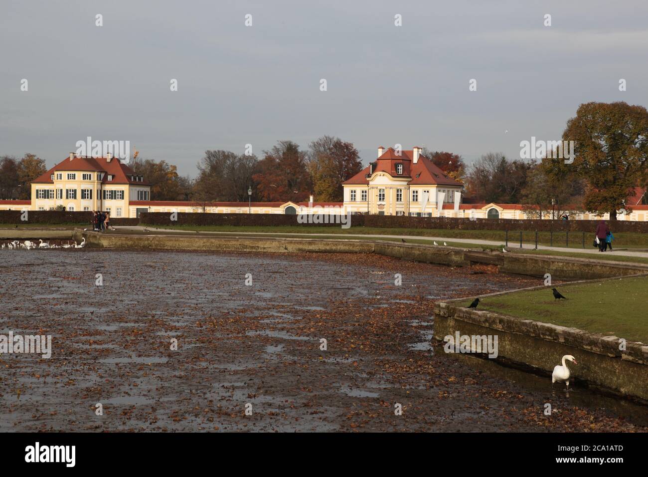 Monaco, Baviera / Germania - Novembre 10 2012: Edifici laterali al Castello di Nymphenburg nella città di Monaco Foto Stock