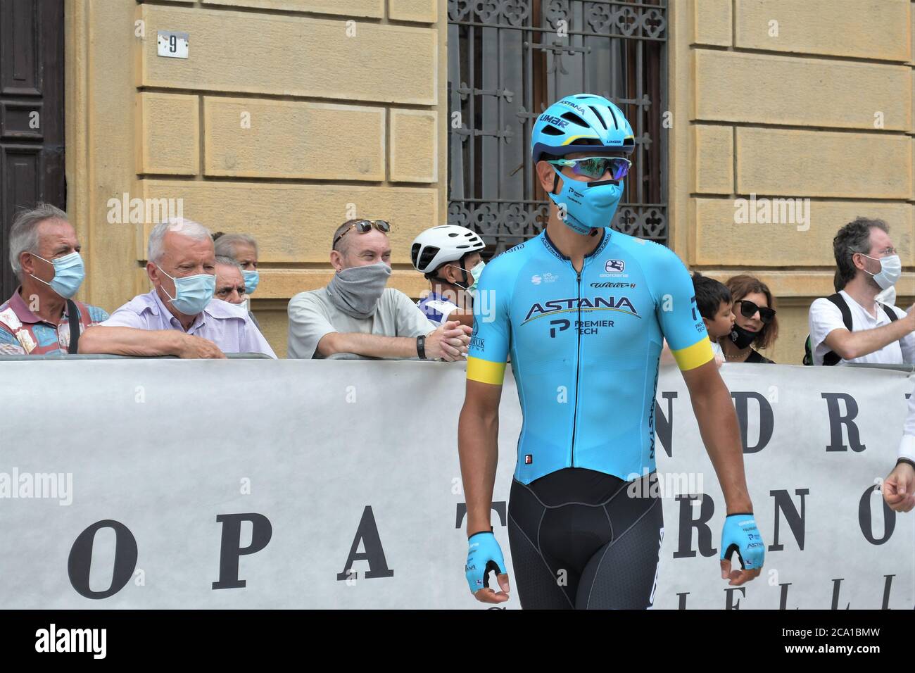 Legnano, Parabiago, Varese, Italia. 01 Feb 2020. Italia Legnano, Parabiago, Varese il Grande Trittico Lombardo 2020 vinta da Gorka Izagirre, Alex Araburu secondo, Greg Van Avermaet con Vincenzo Nibali al quinto posto nella foto: Location Legnano Credit: Independent Photo Agency/Alamy Live News Foto Stock