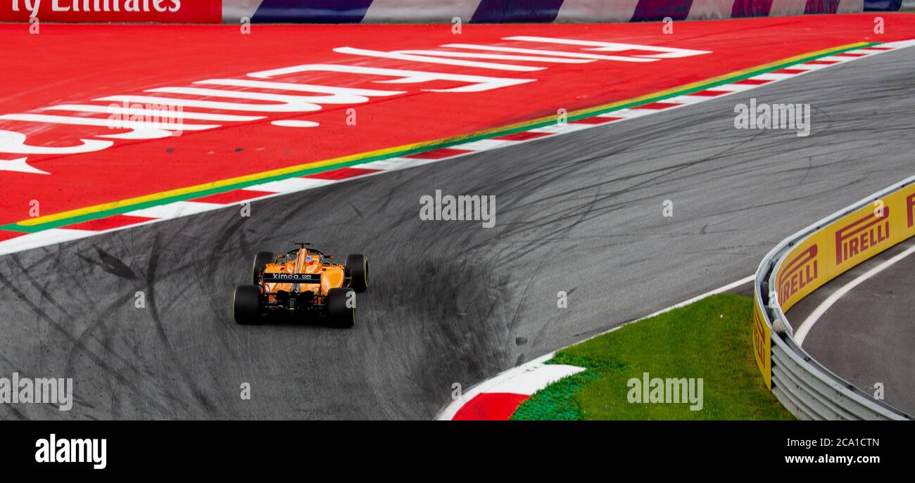 Fernando Alonso guida la sua McLaren MCL32 Formula 1 in qualifica per il Gran Premio d'Austria 2018 al Red Bull Ring. Foto Stock