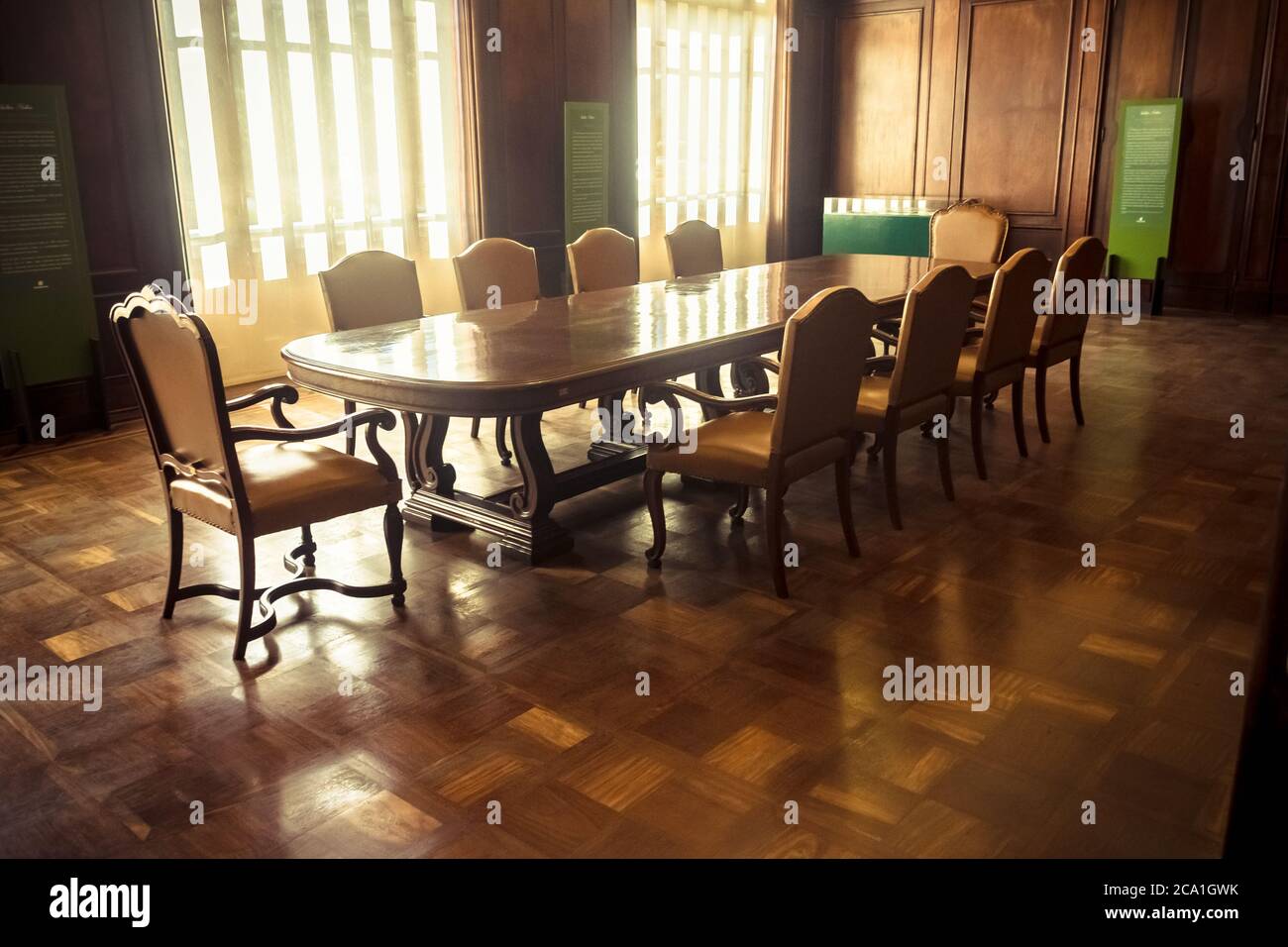 Sala riunioni antica ed elegante presso il Palazzo del Centro Culturale della Banca del Brasile in Piazza della libertà a Belo Horizonte, Brasile Foto Stock