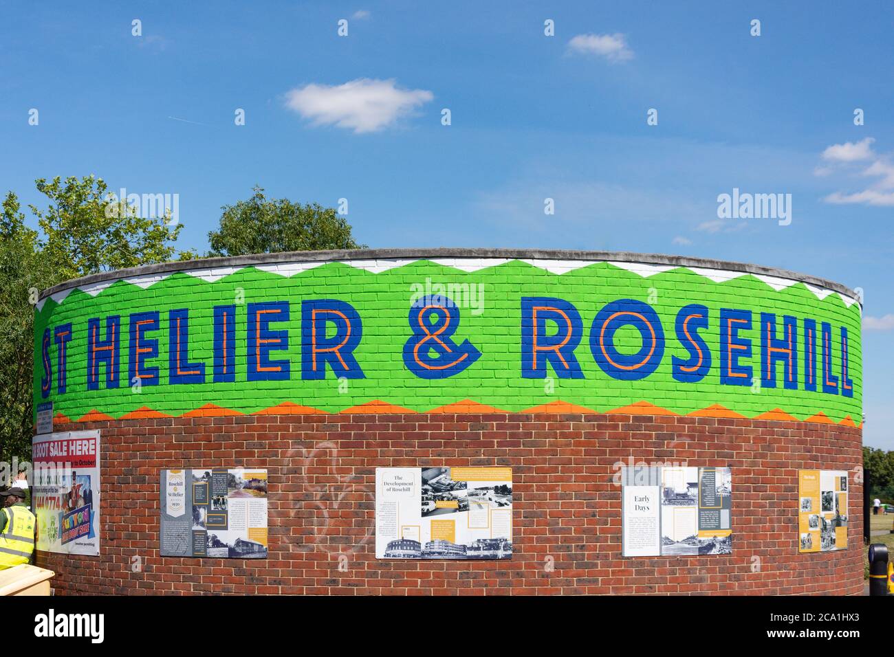 St Helier & Rosehill segno sulla torre rotonda, Wrythe Lane, Rosehill, London Borough of Sutton, Greater London, England, Regno Unito Foto Stock