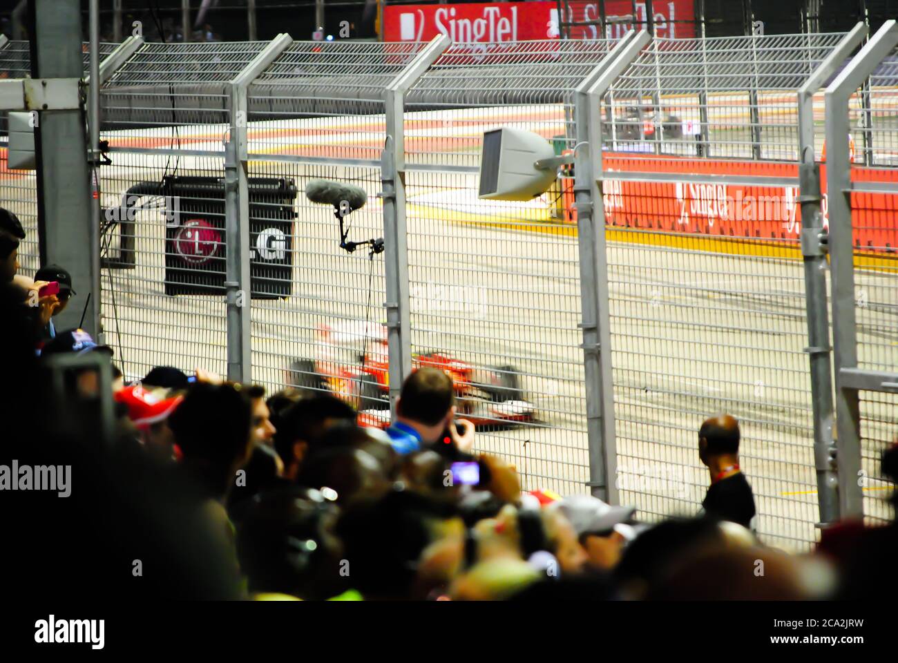 Persone che guardano il Gran Premio di Singapore di F1 2013 Foto Stock