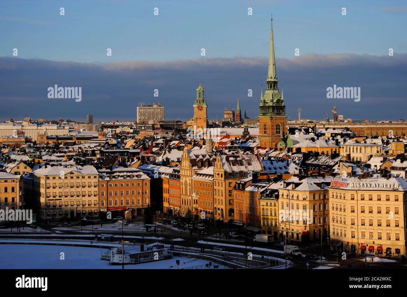 Svezia, Stoccolma. Panoramica della Città Vecchia (Gamla Stan) e la Chiesa tedesca (Tyska Kyrkan). Foto Stock