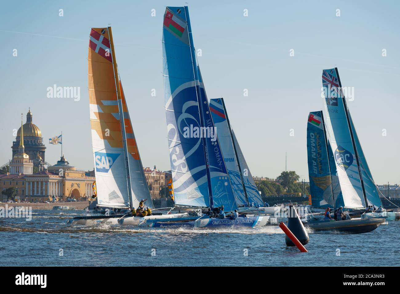 San Pietroburgo, Russia - 23 agosto 2015: Extreme 40 catamarani durante l'ultimo giorno di San Pietroburgo tappa della Extreme Sailing Series. Foto Stock