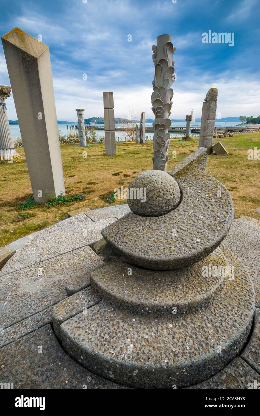 Campo del Sole, parco delle sculture in memoria della Battaglia del Lago Trasimeno, Tuoro, Lago Trasimeno, provincia di Perugia, Umbria, Italia, Europa Foto Stock
