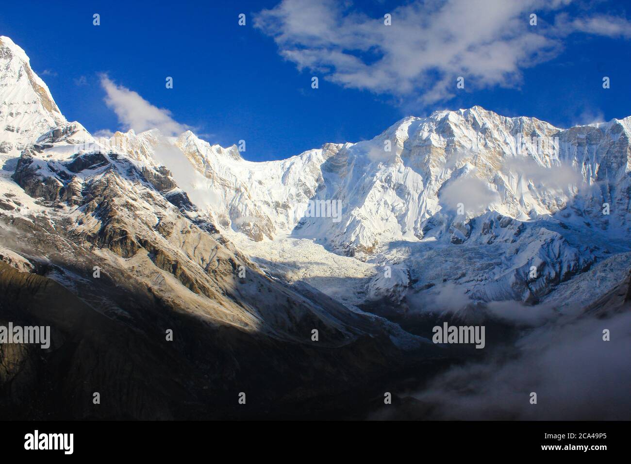 Annapurna Sud ghiaccio otto millesimi all'alba dal campo base Annapurna in Nepal Himalaya Foto Stock