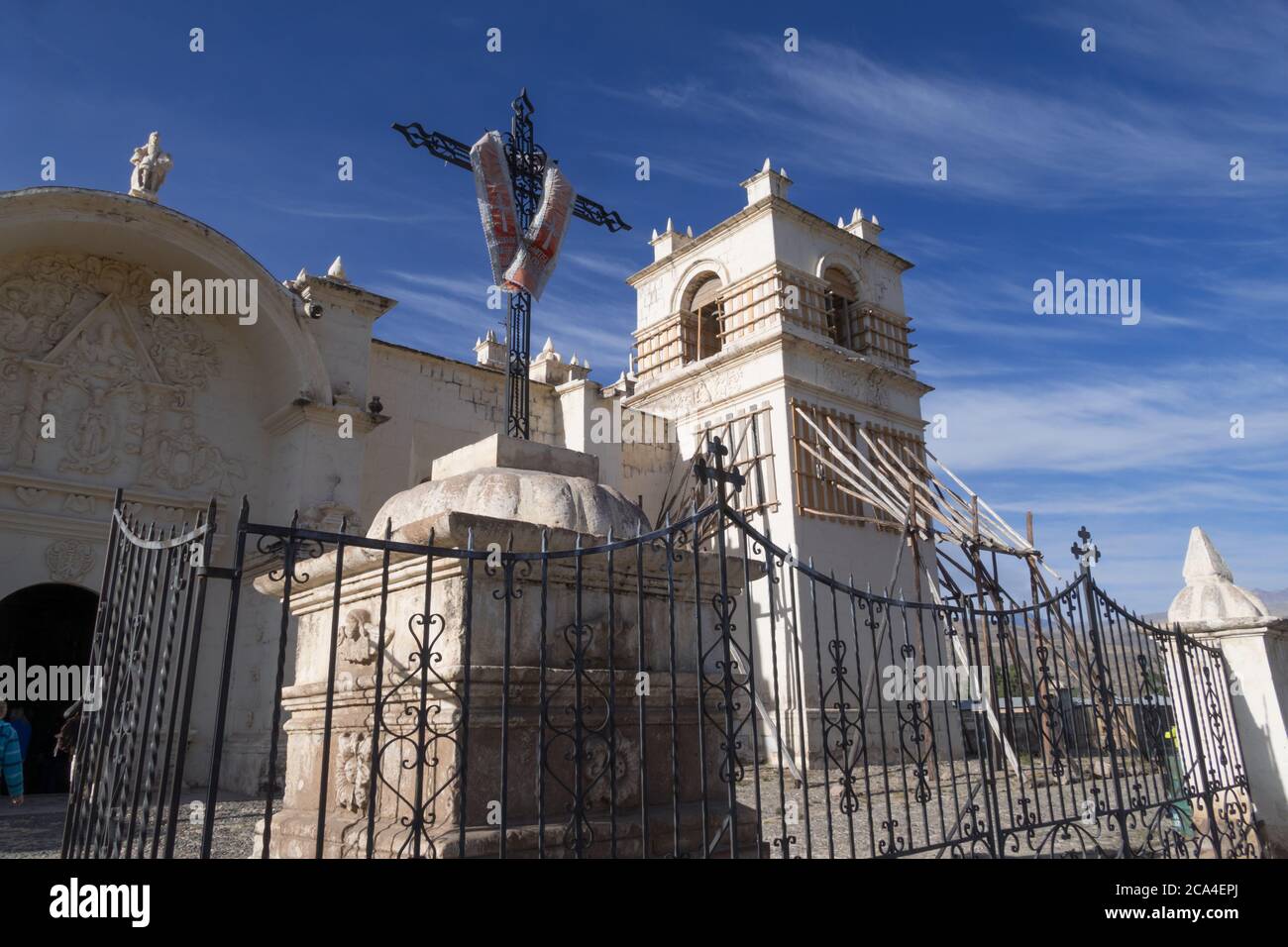 Chivay, Perù - 26 settembre 2018: Chiesa cattolica a Plaza de Armas a Chivay, Perù. Chivay è la capitale della provincia di Caylloma. Foto Stock