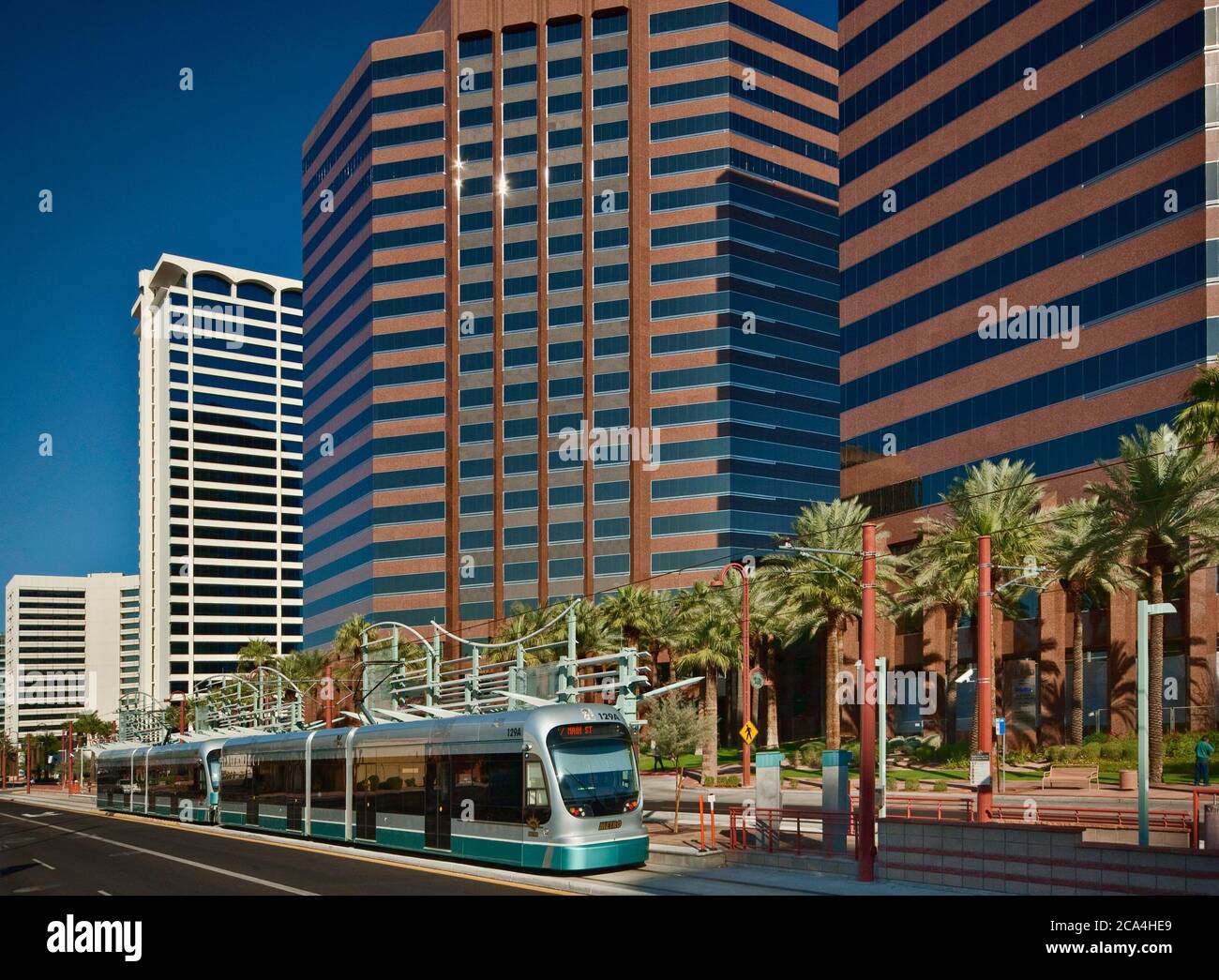Treno della metropolitana leggera Phoenix presso Central Avenue a Phoenix, Arizona, USA Foto Stock