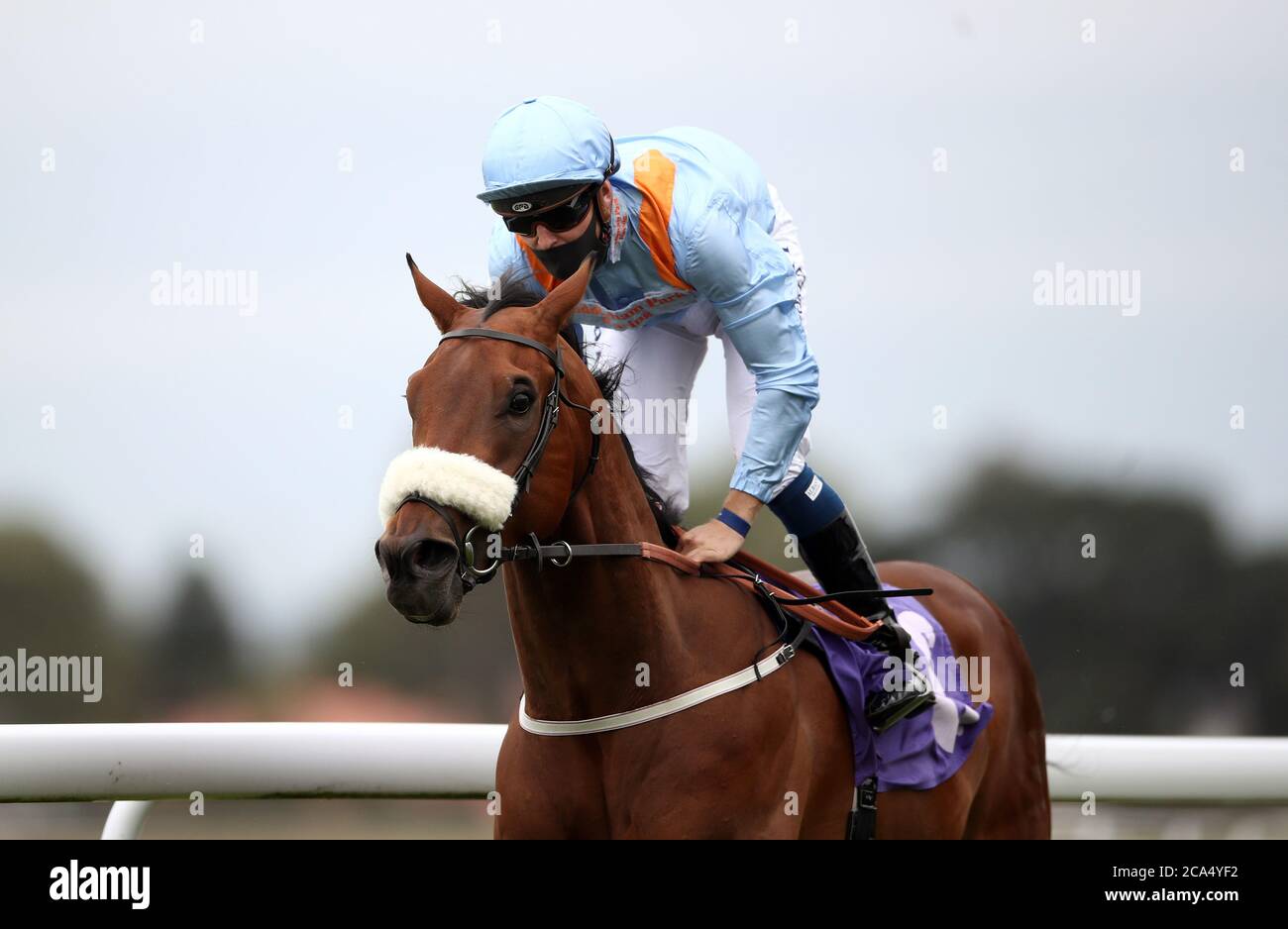 Ventura Rascal guidato dal jockey Kevin Stott sulla loro strada per vincere lo Skidby handicap al Beverley Racecourse, East Riding dello Yorkshire. Foto Stock