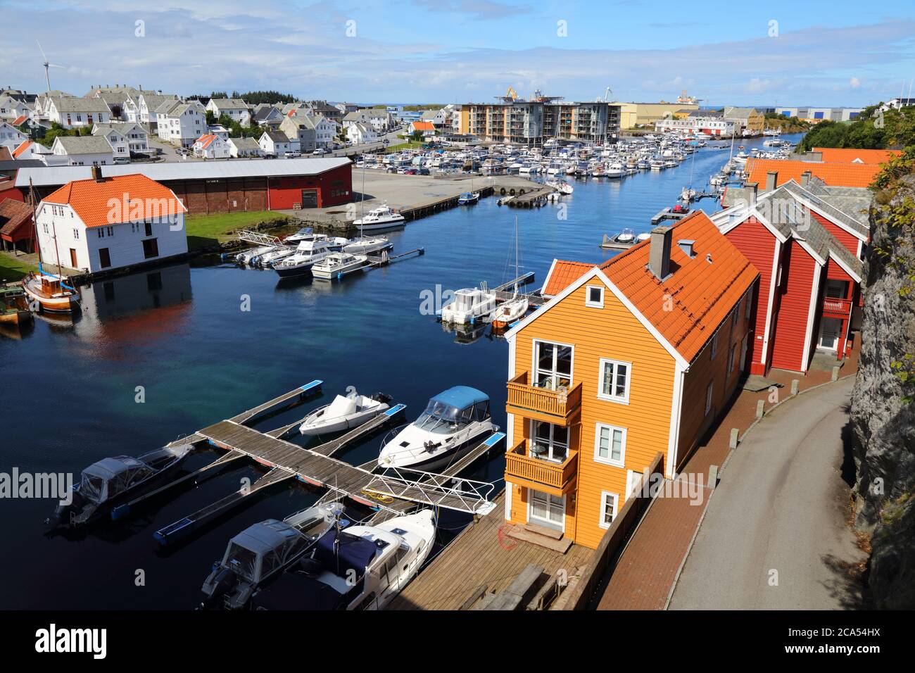 Haugesund città, Norvegia. Vista estiva delle barche nel distretto di Haugaland in Norvegia. Foto Stock