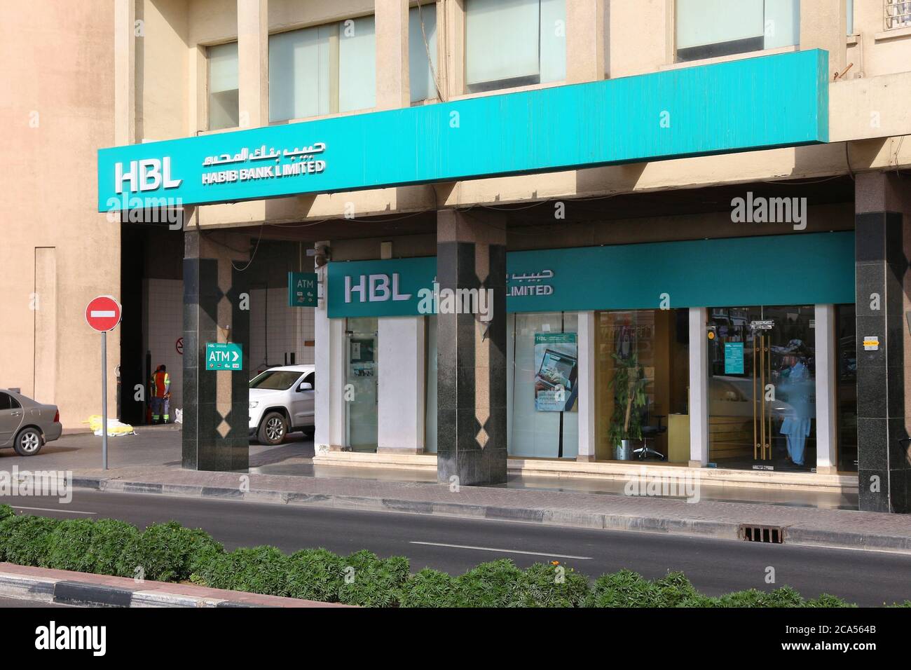 DUBAI, Emirati Arabi Uniti - 9 dicembre 2017: Habib Bank Limited filiale a Dubai, EAU. HBL è la più grande banca pakistano da attivi. Foto Stock