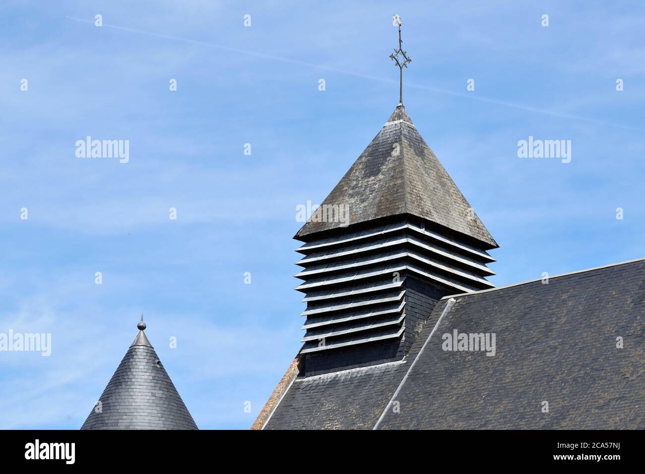 Francia, Aisne, Esquéhéries, campanile di Saint-Martin sotto riabilitazione è stato costruito tra il 1570 e il 1670 una delle chiese più notevoli in Th Foto Stock