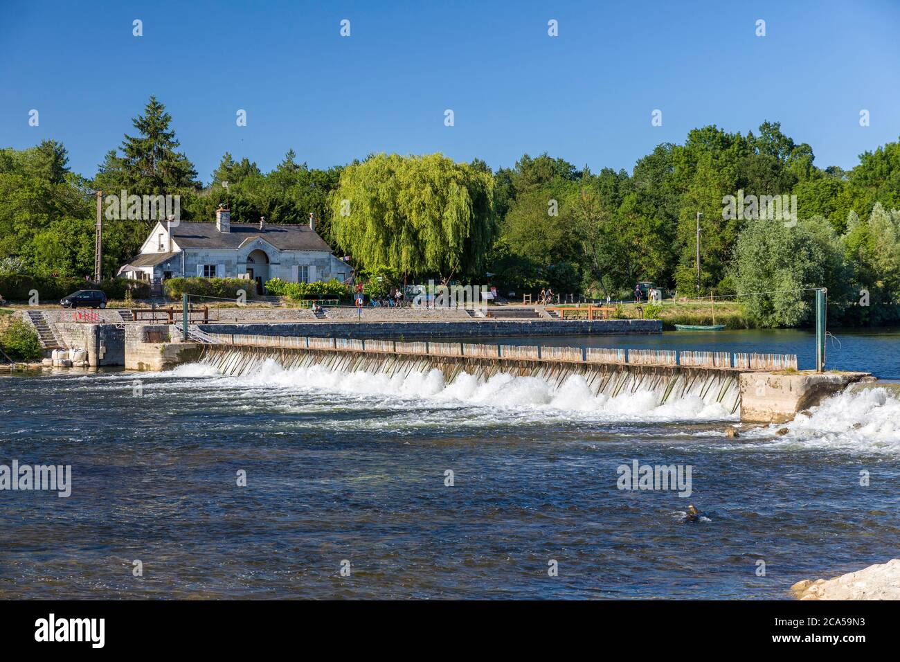Francia, Indre et Loire, Valle della Loira dichiarata Patrimonio Mondiale dall'UNESCO, Civray-de-Touraine, bordo dello Cher, barriera dell'ago sullo Cher costruito nel 184 Foto Stock